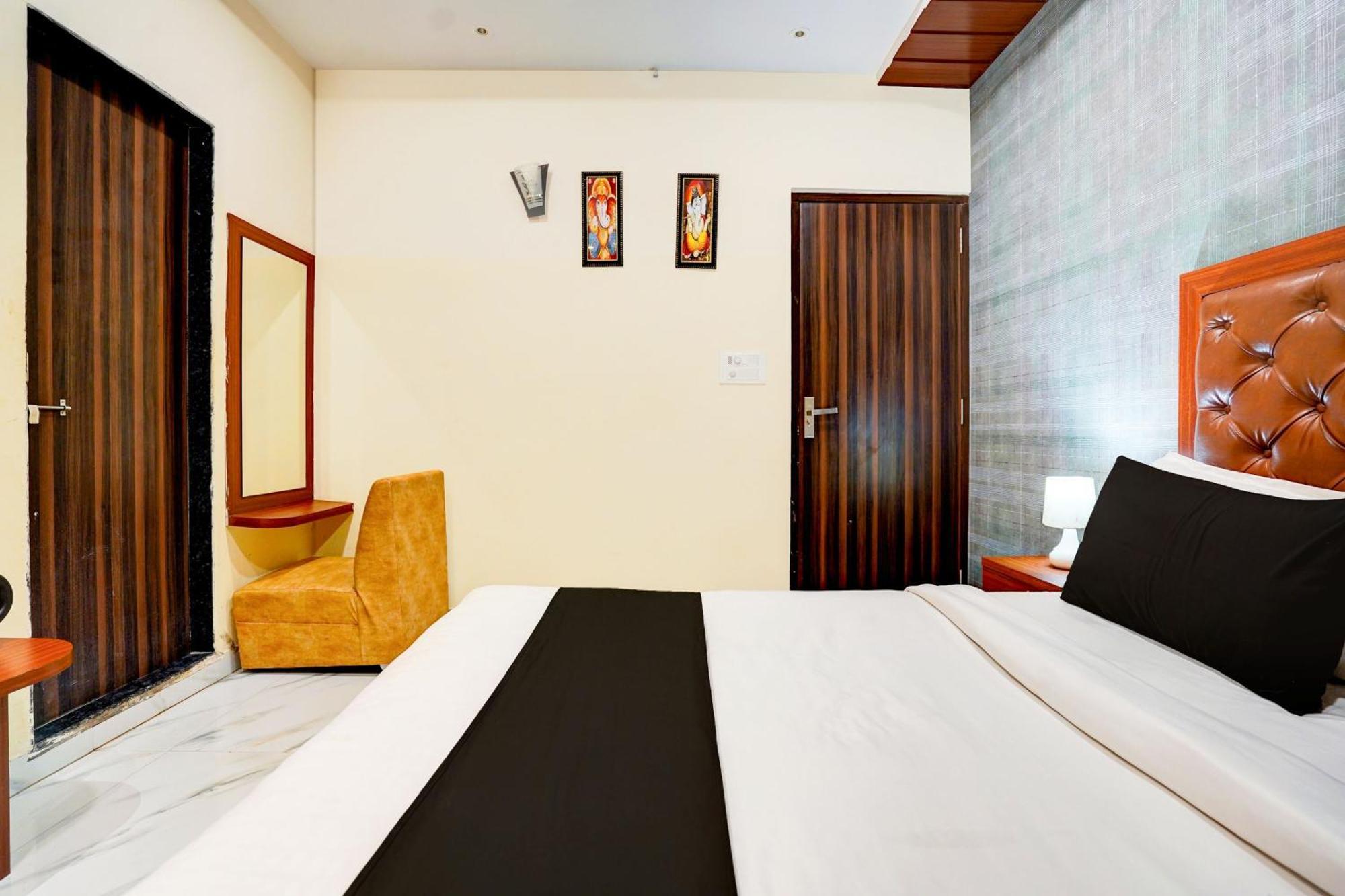 فندق Townhouse Ram Katora Near Vishwanath Temple Formerly Sv Grand فاراناسي المظهر الخارجي الصورة