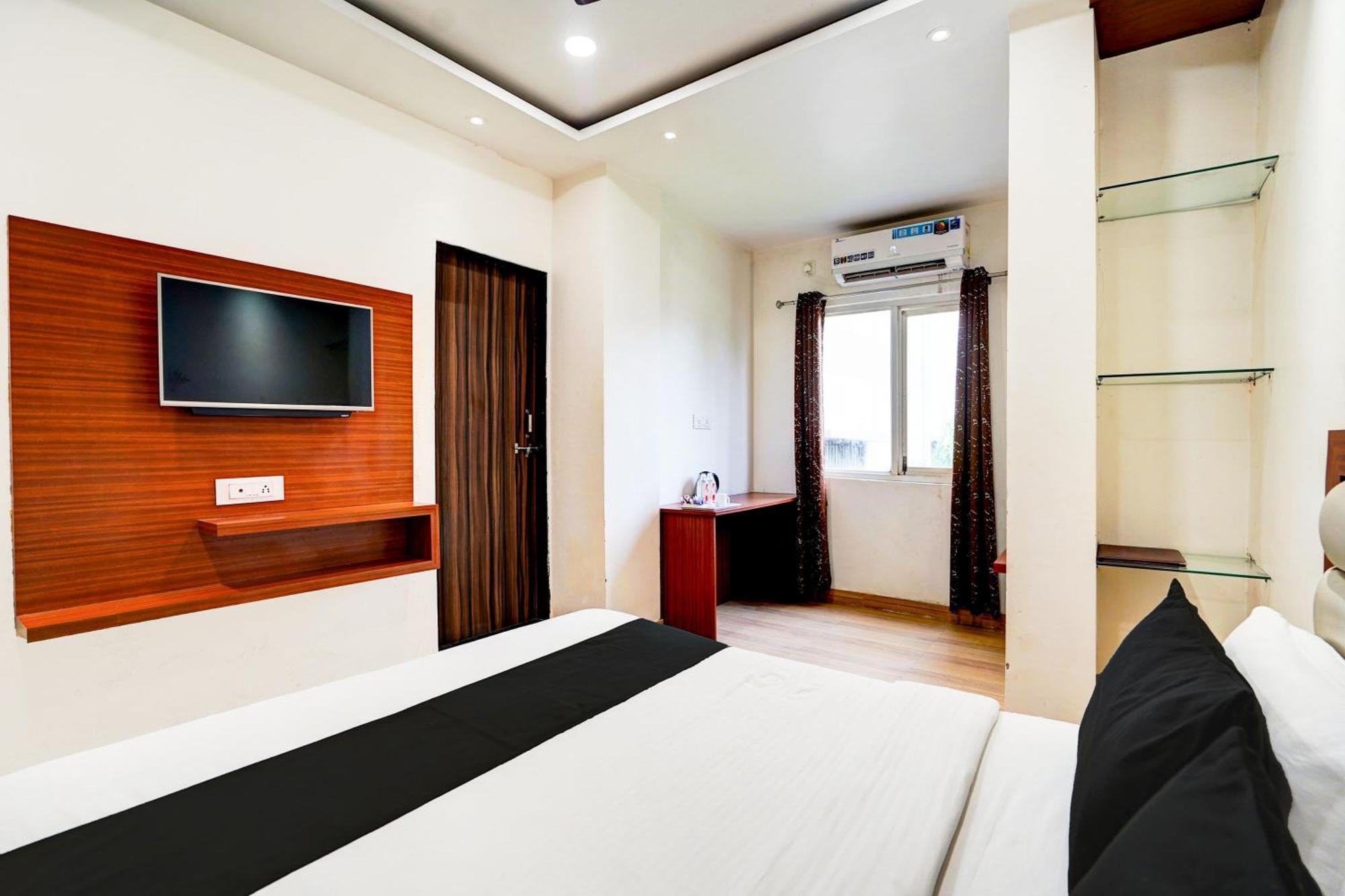 فندق Townhouse Ram Katora Near Vishwanath Temple Formerly Sv Grand فاراناسي المظهر الخارجي الصورة