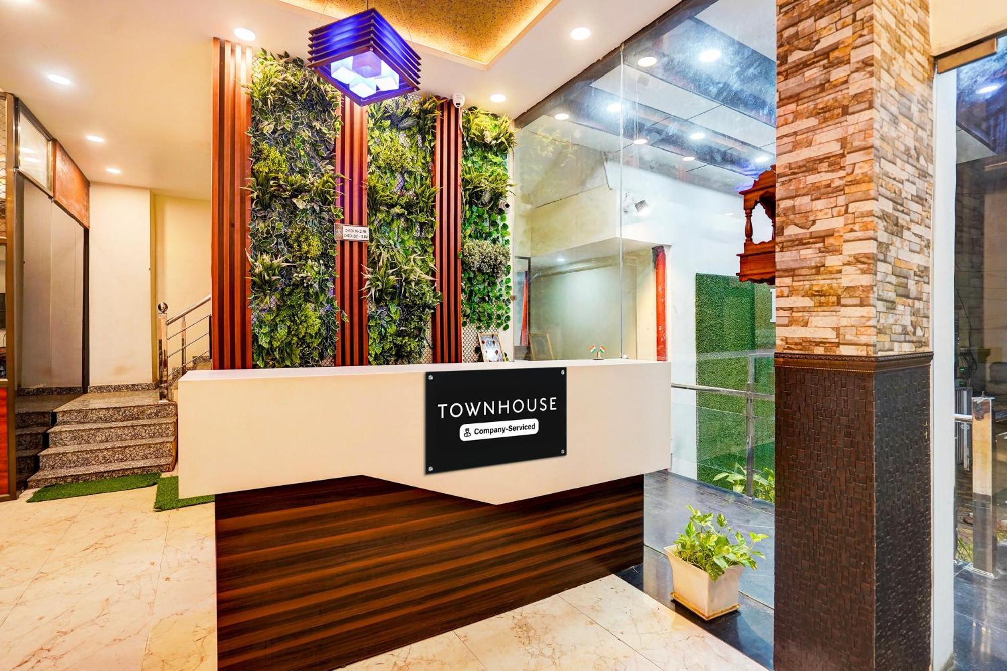 فندق Townhouse Ram Katora Near Vishwanath Temple Formerly Sv Grand فاراناسي المظهر الخارجي الصورة