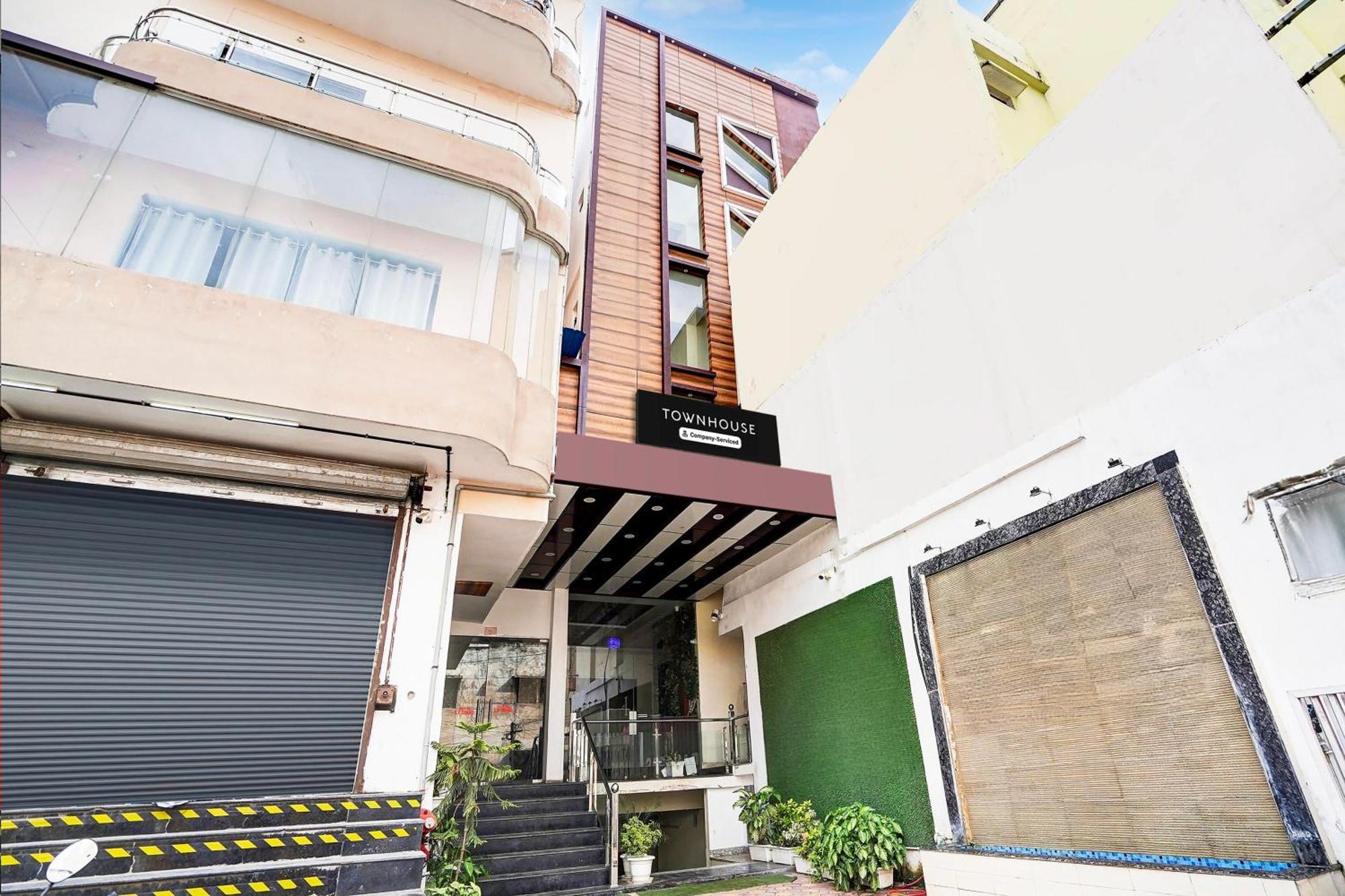 فندق Townhouse Ram Katora Near Vishwanath Temple Formerly Sv Grand فاراناسي المظهر الخارجي الصورة
