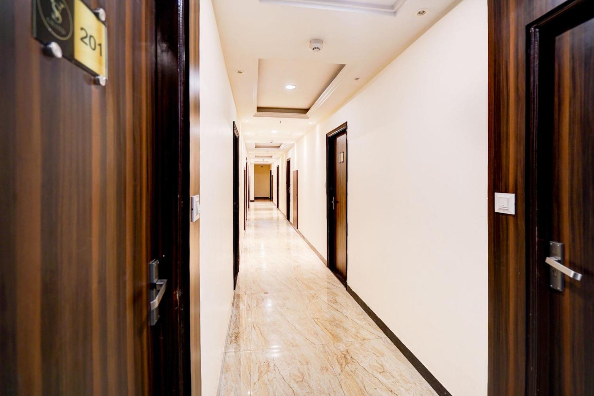 فندق Townhouse Ram Katora Near Vishwanath Temple Formerly Sv Grand فاراناسي المظهر الخارجي الصورة
