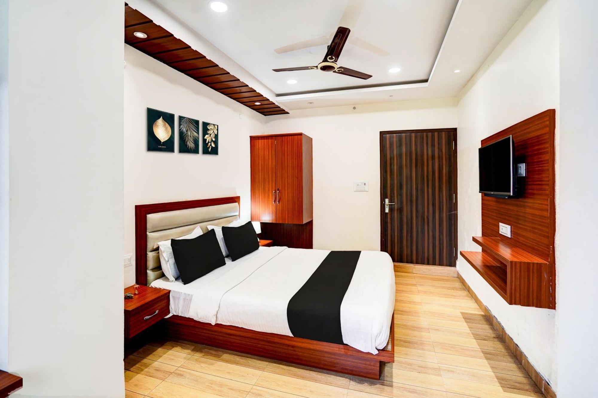 فندق Townhouse Ram Katora Near Vishwanath Temple Formerly Sv Grand فاراناسي المظهر الخارجي الصورة