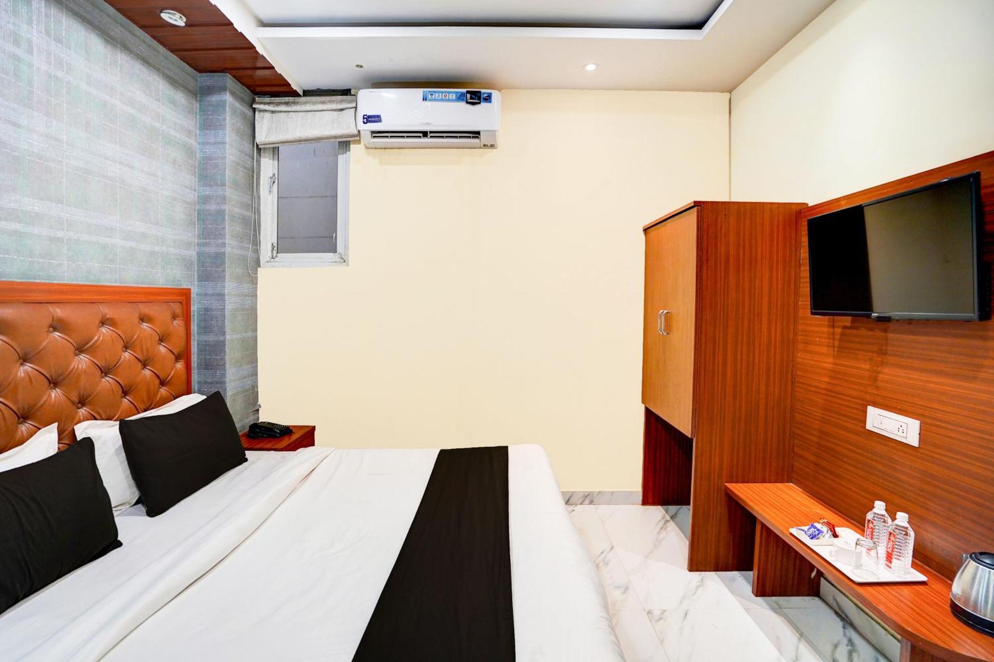 فندق Townhouse Ram Katora Near Vishwanath Temple Formerly Sv Grand فاراناسي المظهر الخارجي الصورة